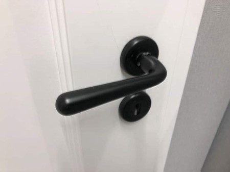 Klamka Lea KLE B00 szyld okrągły czarna Infinity Line