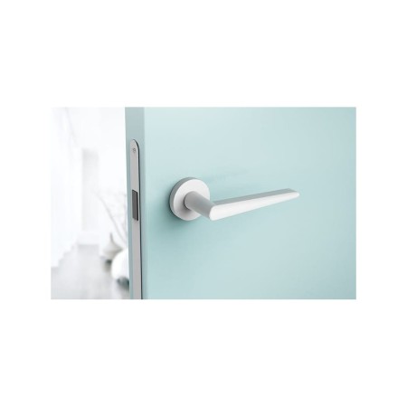 Klamka Arrow biała szyld okrągły Corona