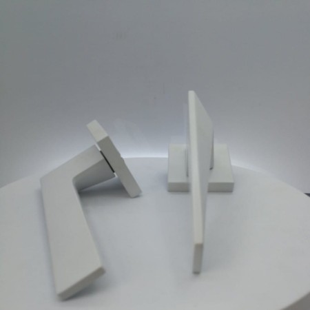 Klamka Blade biała szyld kwadratowy Corona