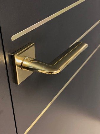 Klamka Stinger Fit KSR G00 szyld kwadratowy złoty połysk Infinity Line