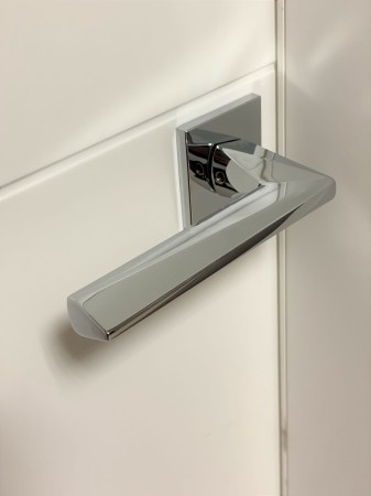 Klamka Diamond Fit KDF 700 szyld kwadratowy chrom połysk Infinity Line