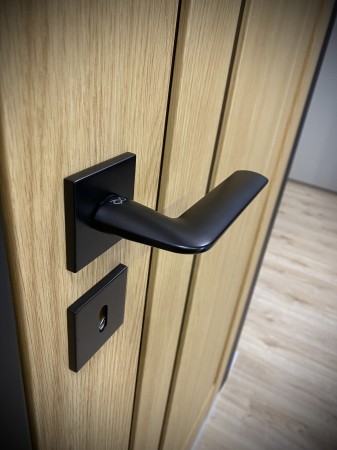 Klamka Stinger Fit KSR B00 szyld kwadratowy czarny Infinity Line