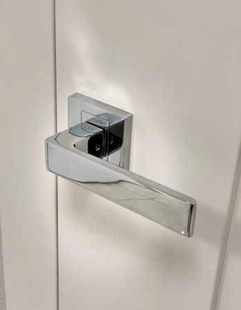 Klamka Apollo KAO 700 chrom połysk szyld kwadratowy Infinity Line