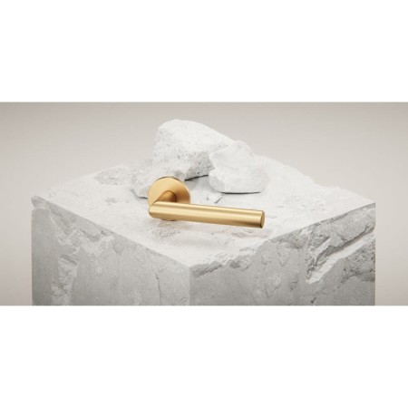 Klamka Elle Slim szyld płaski okrągły, mosiądz matowy Corona