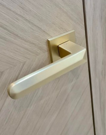 Klamka Bohema KBH MG00 rozeta kwadratowa złoty - mat Infinity Line