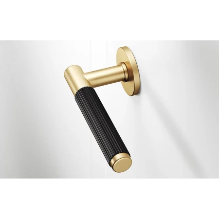 Klamka Time Linear Slim szyld płaski okrągły, mosiądz matowy/czarny Corona ZTLOSLMSCZ