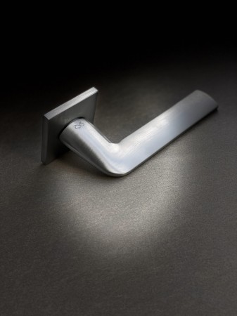 Klamka Stinger Fit KSR M700 chrom - mat szyld kwadratowy Infinity Line