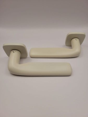 Klamka Flat R82F szyld kwadratowy zaoblony ivory VDS