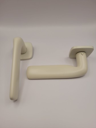 Klamka Flat R82F szyld kwadratowy zaoblony ivory VDS