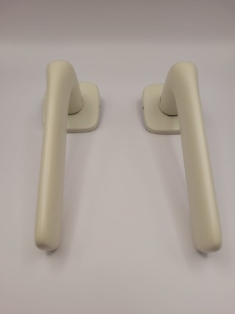 Klamka Flat R82F szyld kwadratowy zaoblony ivory VDS