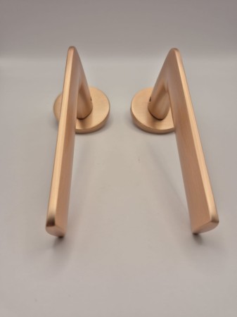 Klamka Stinger KSR O M M00 rozeta okrągła miedź - mat Infinity Line