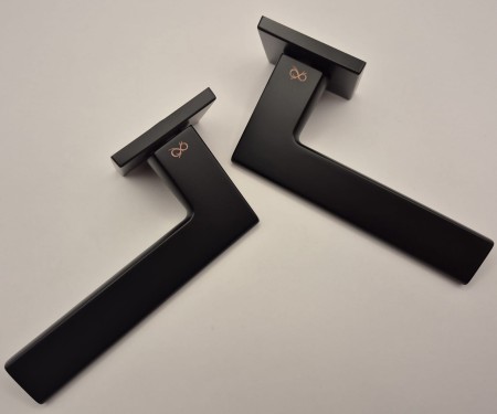 Klamka Astra Fit KSA B00 rozeta kwadratowa czarna Infinity Line