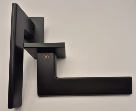 Klamka Astra Fit KSA B00 rozeta kwadratowa czarna Infinity Line