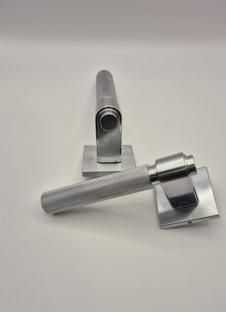 Klamka Granada Fit R67F szyld kwadratowy chrom szczotkowany VDS