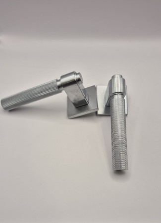 Klamka Granada Fit R67F szyld kwadratowy chrom szczotkowany VDS