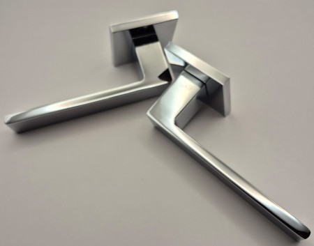 Klamka Apollo FIT KAF 700 szyld kwadratowy chrom połysk Infinity Line