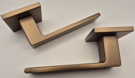 Klamka Apollo FIT KAF 900 szyld kwadratowy brąz satyna Infinity Line