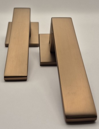 Klamka Apollo FIT KAF 900 szyld kwadratowy brąz satyna Infinity Line