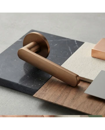 klamka-icona-r-slim-corona-szyld-okragly-braz-mat (4).jpg