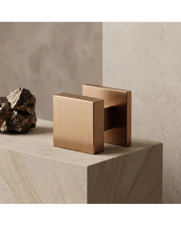 Gałka Aegis Slim brąz matowy 1 szt. na szyldzie kwadratowym Corona