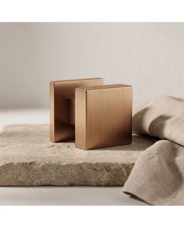 Gałka Aegis Slim brąz matowy 1 szt. na szyldzie kwadratowym Corona