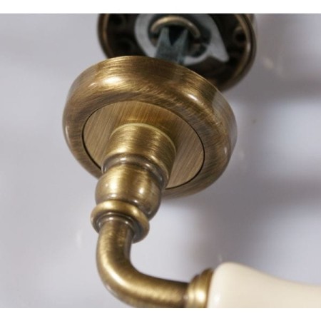 Klamka Ottocento porcelana gładka kremowa szyld okrągły brązowy przecierany