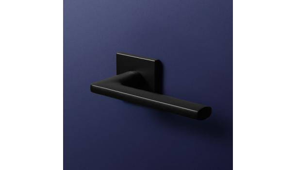 Klamka Cruz Fit rozeta kwadratowa R67F czarna VDS