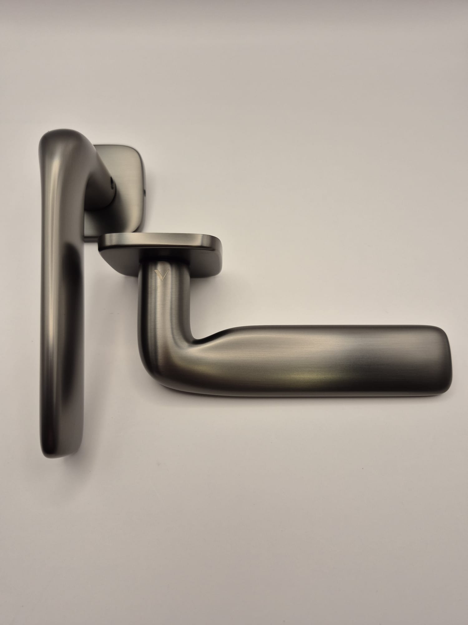 Klamka Flat R82F szyld kwadratowy zaoblony antracyt VDS