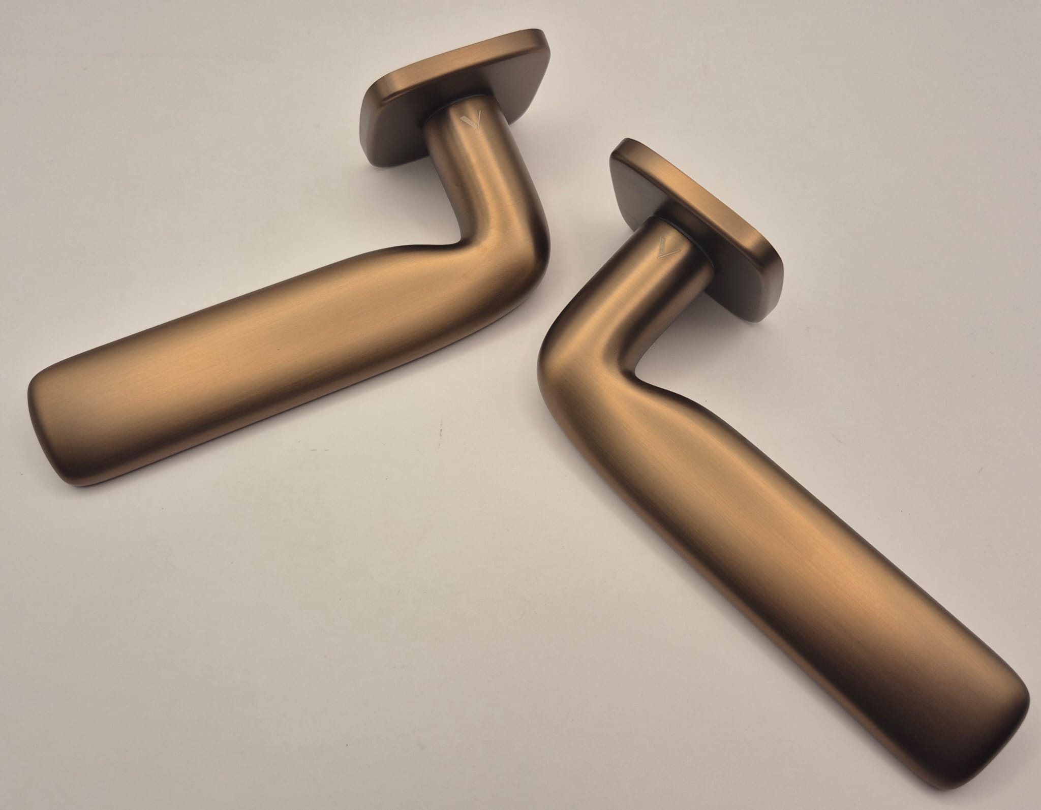 Klamka Flat R82F szyld kwadratowy zaoblony brąz satyna VDS